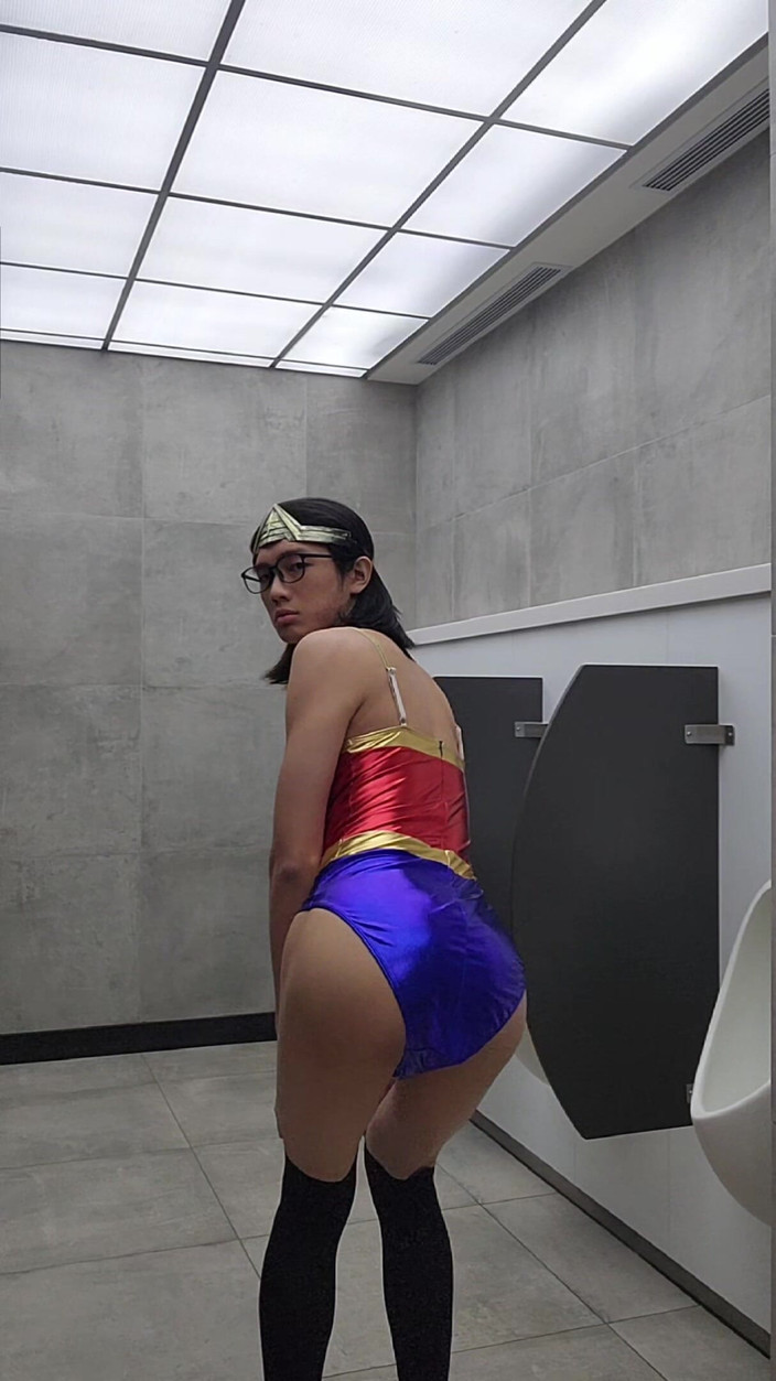 NotAFuta: Wonder Woman Exhibitionist