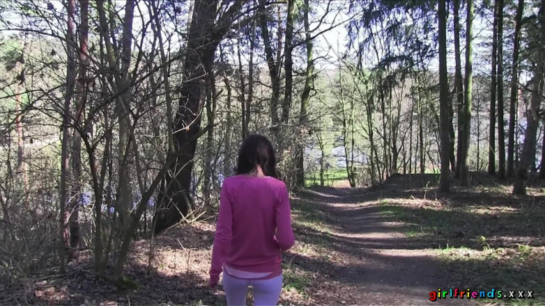 Girlfriends XXX: Girlfriends XXX - wycieczka prowadzi do parku lesbijek seks cipki palcowania...