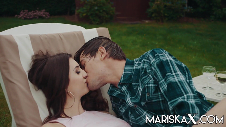 Mariska x: Fucking a teen 18+ outdoor