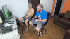 carmonaoficial: Carmona en haar vader spelen naakt videogame