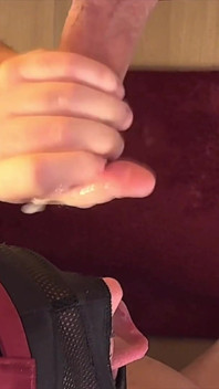 Explozie mare de spermă la Gloryhole Horny XL Penisul