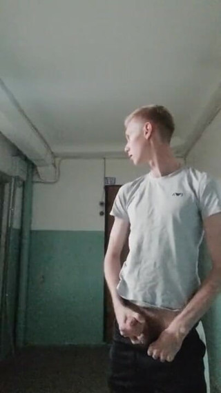 Dick Boys Studio: Вирішив дрочити на вході