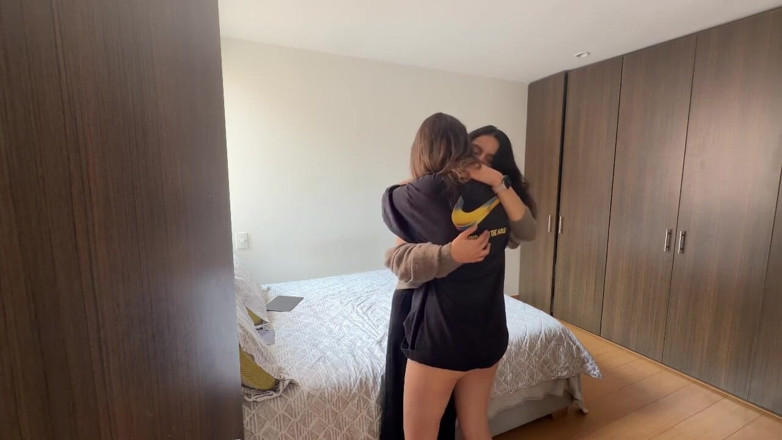 scarlettandc: Zwei Frauen Kämpfen Darum, Sich Selbst Zu Befriedigen