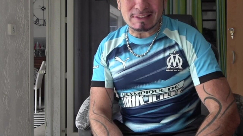 AMATOR BAREBACK FRENCH STUDIO: Bukkake amateur avec des jumelles gays suce tous ses amis