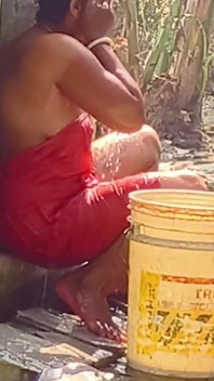 Hintli kadın büyük memeli büyük göğüs