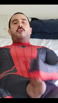 Você quer ver como o Homem-Aranha dá porra?