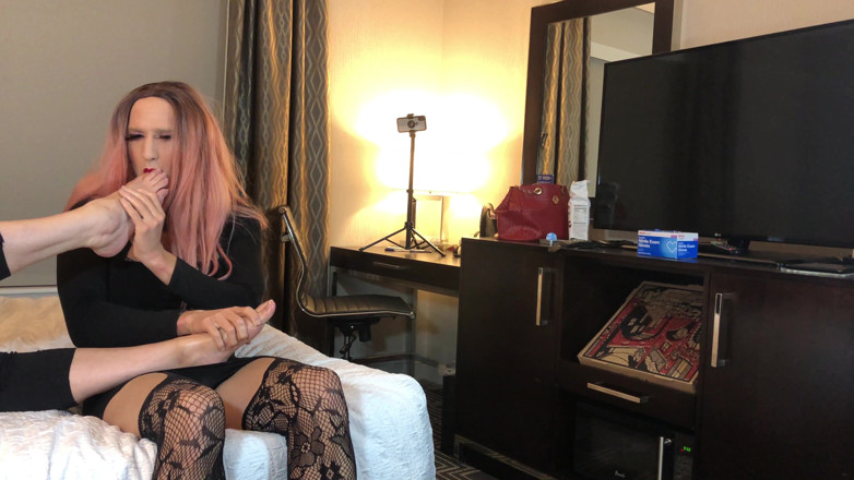Sissy Bailey Wilde: Hombre feminizado por compañero de cuarto como disciplina