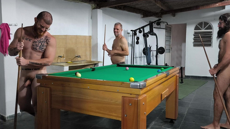 carmonaoficial: Spelen met vrienden naakt worden