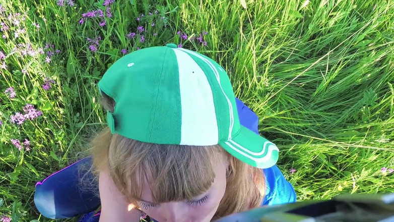 Sasha Bikeyeva: Outdoor. POV. Junger süßer teenager schüchtern, lutscht aber schwanz beim...
