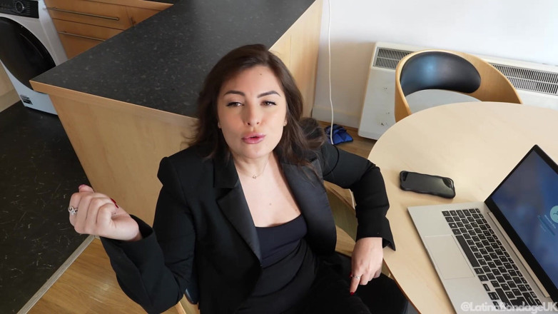 Latina Fetish: Ava's Office Chin: centura legat, cu căluș, și bale în strâmt robie! 