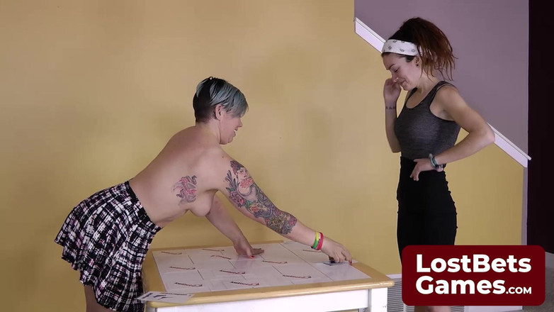 Lost Bets Games: Deux filles à mémoire aiment Goldfish jouent à un jeu coquin