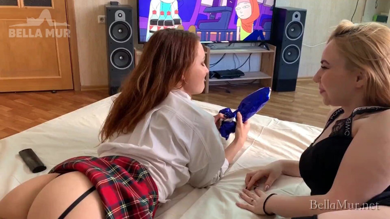 Bella Mur: Dildo-geschenk für ihren 18. B-tag