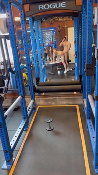 Fofa asiática desportiva menina Chloe Lin fodida por seu treinador de pau grande