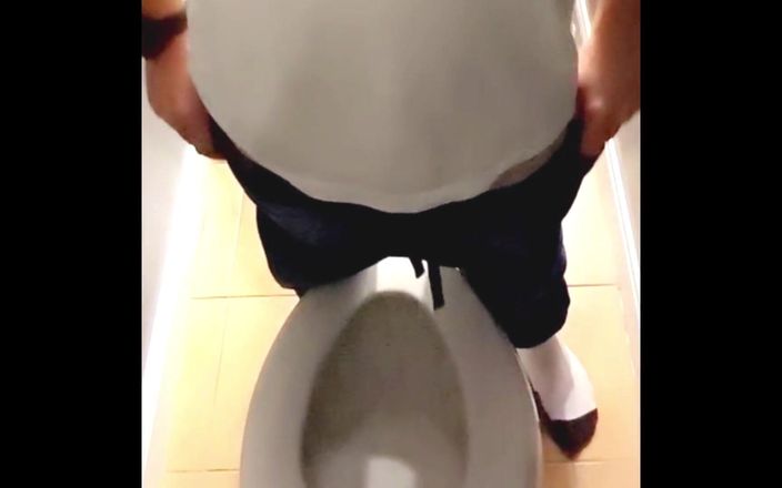 Bald Daddy: Balddaddy un uomo sexy con un bel cazzo fa pipì...