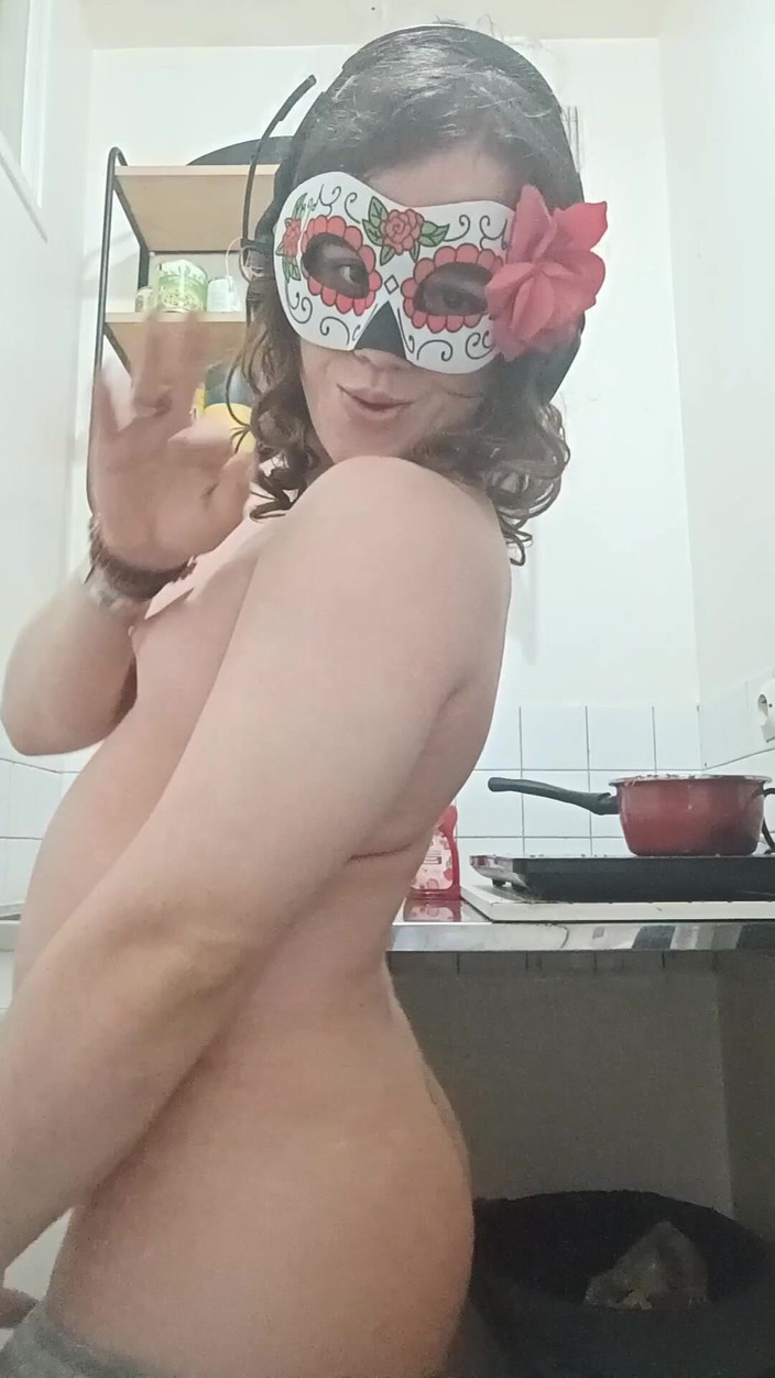 Launiexxxx: Mezcla de bailes sexys con una sonrisa