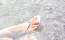 Anita Queen: नदी पर अनीता की आउटडोर पैरों से चुदाई