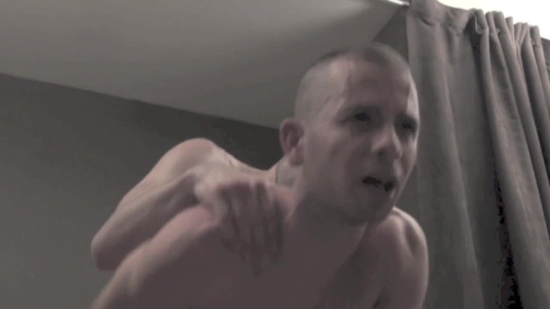 Gaybareback: Xavio zerżnięta przez gwiazdę porno Willa Helma