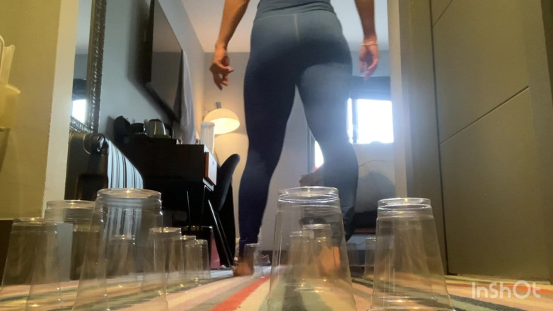 CALLIE ROKS: Giantess pierdzi po całym mieście
