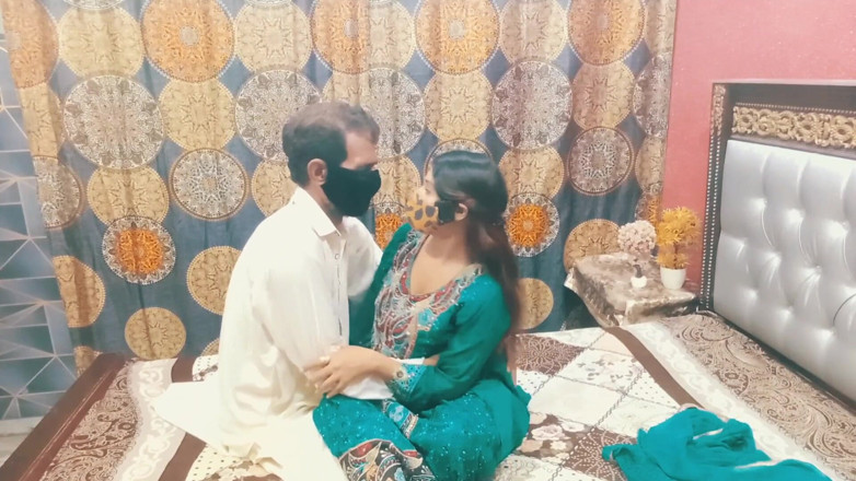 MehwishButt: Bini desi India marah kerana suaminya tidak meletakkan batang besarnya...