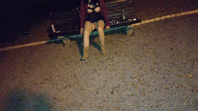 Toilet Mommy: 레깅스와 하이 부츠의 제어 및 목줄