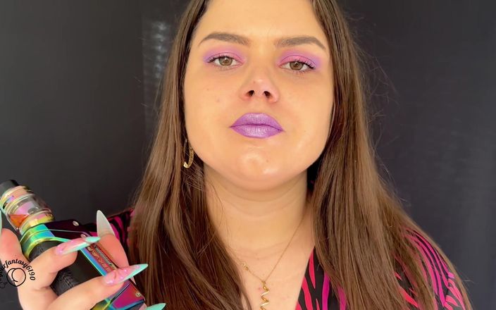 Your fantasy studio: Fumando mi cigarrillo con lápiz labial morado en mis pijamas