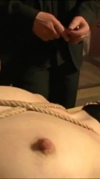 Sexy velká prsa blondýna ponižující dildo penetrovaná v otroctví