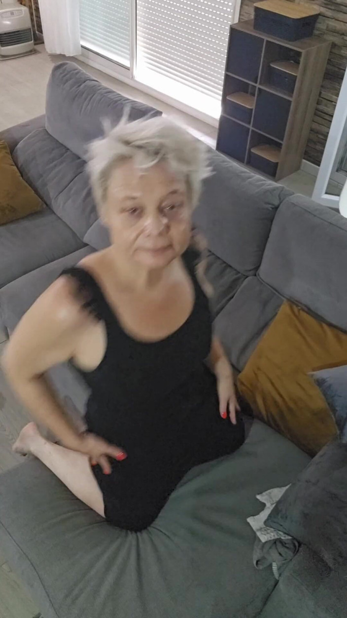 Sofy13: Tu Viens Jouer Avec Moi?