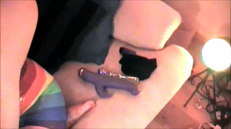 Red Heaven Media: Amber mencuba mainan kegemarannya!