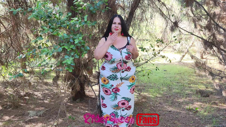 Riderqueen BBW Step Mom Latina Ebony: ライダークイーン・アウトドア:アウトドアファンのためのビデオ