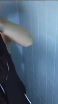 Uvízlá starší žena - masturbace na záchodě epizoda 5