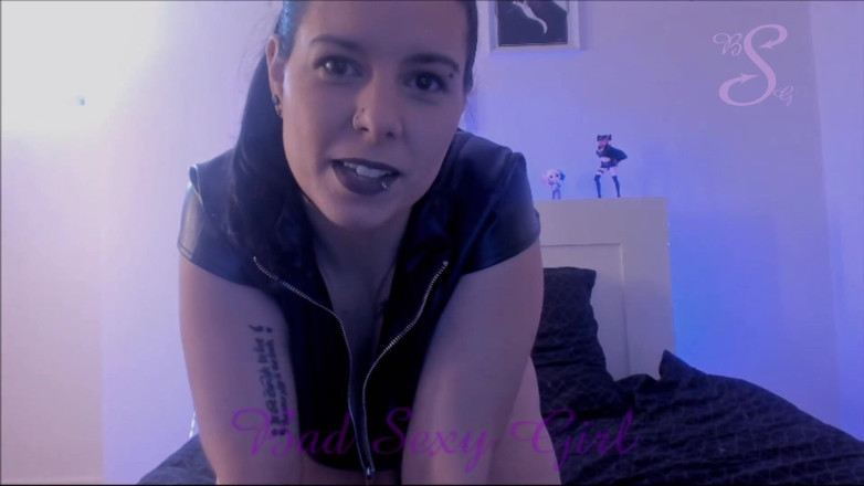 Bad Sexy Girl: 002 - Ponížení malého penisu v dominovém oblečení
