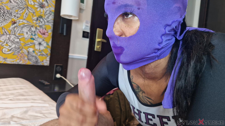 Nylon Xtreme: Pohled Julia Kate První dívka s nylonovým pomponem v obalu