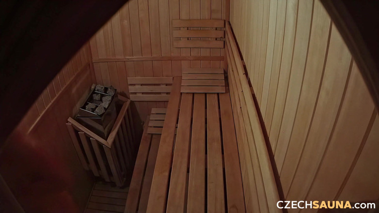 Czech Sauna: Чеська сауна 19: більше друзів, більше голих, більше мокрих
