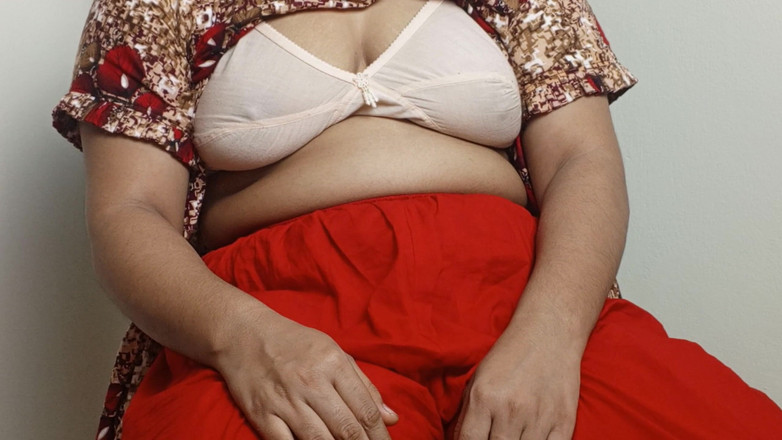 Nadiyabd: Anh rể đang bú bộ ngực to của một người vợ Ấn Độ....