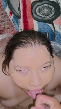 Eu adoro sexo desleixado! Me fuma e enche meu rosto com seu gozo grosso.