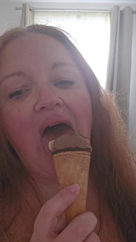 Het eten van ijs kan erg sexy zijn