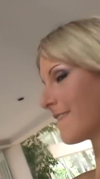 Animadora Courtney Simpson tomando una gran polla en el coño
