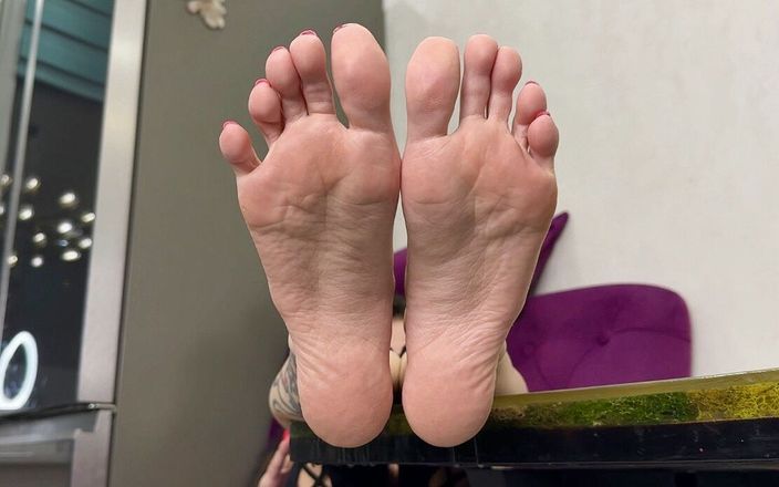 Julia domaina: 내 예쁜 부드러운 발바닥, 긴 발과 주름진 발바닥, 맨발과 발바닥 스크러핑