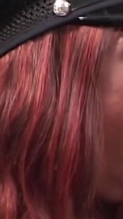Bangora clips: Pelirroja milf en sombrero de policía monta polla dura