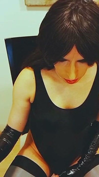Kamera İçin Kendine Dokunan Mayolu Seksi Crossdresser