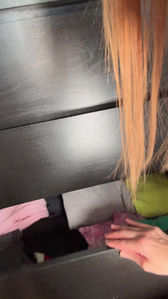 Zella Bu VI-Pee: Pissen in die schublade meines freundes