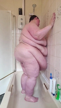 뚱뚱한 SSBBW 샤워 여신