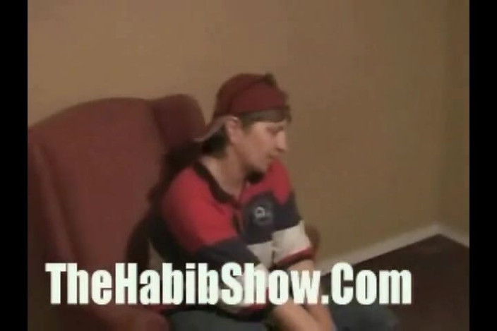 The Habib Show: Tupac šuká bílé hůlky v prádelně
