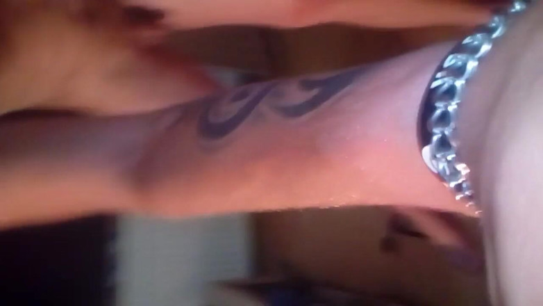 Sweethole: Giovane cavalca un dildo nel mio dolce buco del culo...