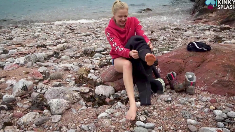 UKCuteGirl Lucy Lauren: Thick 8mm Wetsuit Struggle & Sea Splash