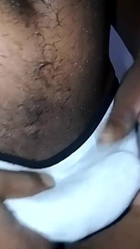 Seluar dalam kelabu makcik sebelah diselinap keras dan dihantar lama di seluruh seluar dalam