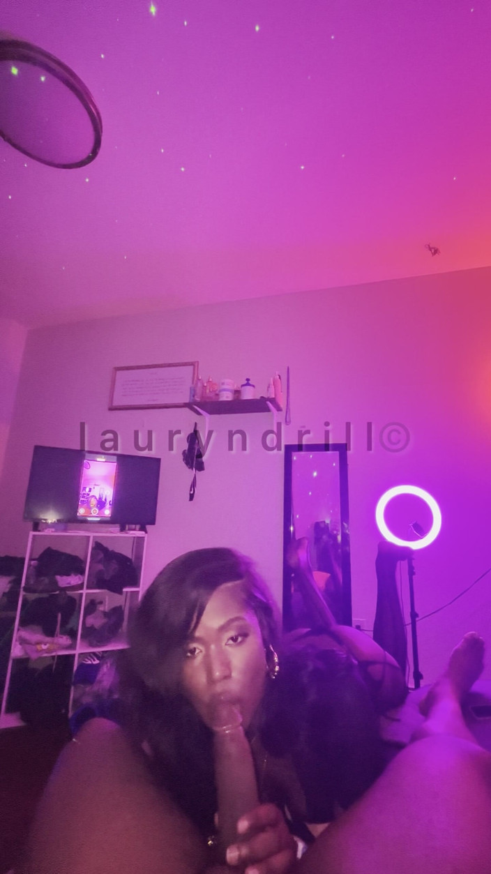 Lauryndrill: Grote Lul Neukt Tranny