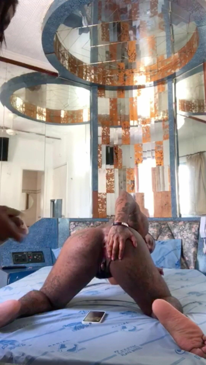 Maicon Vinicius: Bărbat negru de 25 cm face sex oral pentru prima dată și...