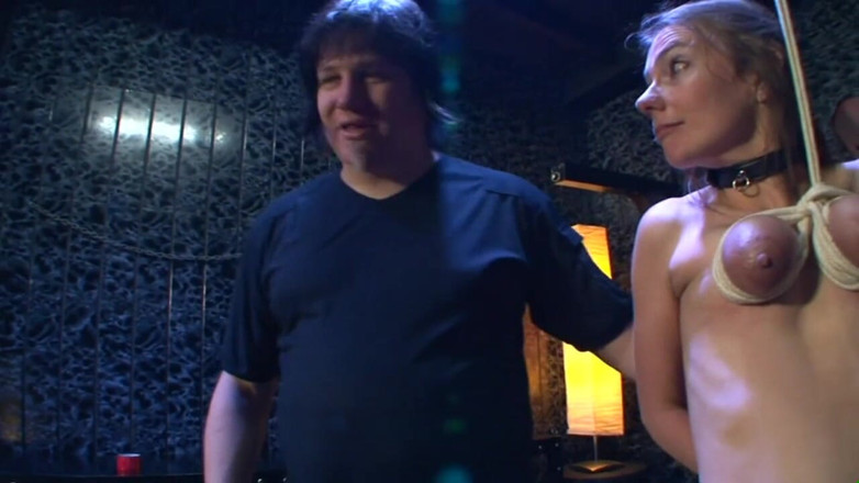 Absolute BDSM films - The original: Upokarzające cycki ściskające dildo penetrowane
