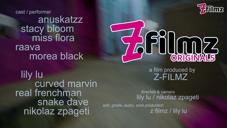 Stacy Bloom: Lesbická zábava s hračkami